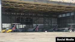 Flota de AN-158 de Cubana dentro del hangar de mantenimiento. (De izq a derecha, 1710, 1712, 1711, 1714) (Aviación en Cuba)