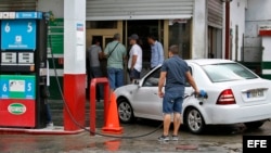 Imagen de archivo de una gasolinera en La Habana / Foto: Ernesto Mastrascusa (EFE)