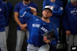 Toronto Blue Jays pitcher Yariel Rodriguez throws during a baseball spring training workout Sunday, Feb. 18, 2024, in Dunedin, Fla. (AP Photo/Charlie Neibergall)