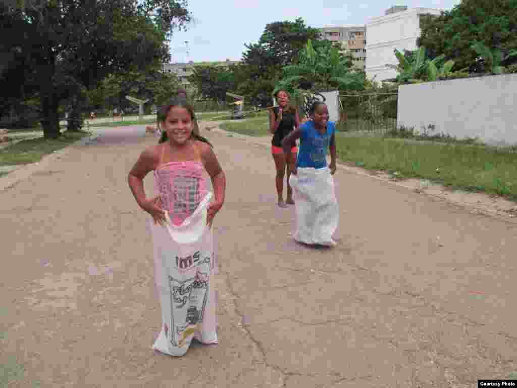 Fiesta con los niños de Alamar