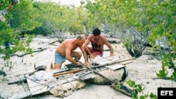 Fotograma del cortometraje "Pies secos/pies mojados", del cineasta estadounidense de origen cubano Carlos Gutiérrez. 