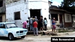 Reporta Cuba. Cola en Manzanillo.