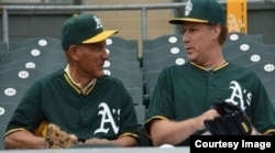 Bert Campaneris con el actor Will Ferrell.