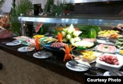 Industria turística bien cimentada: buffet de desayuno en Punta Cana, RD (tripadvisor).