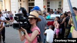 Grabando en plena calle, después de tramitar los permisos oportunos durante meses.