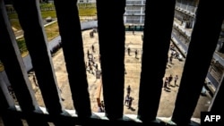 Vista desde una celda del patio del Combinado del Este, prisión de máxima seguridad en La Habana. (Adalberto Roque/AFP/Archivo)