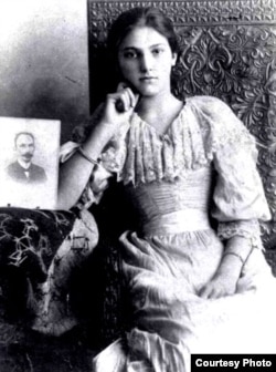 María Mantilla (1880-1962)