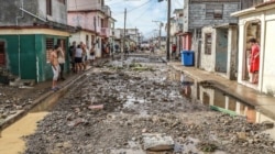 Así quedo la calle próxima al Malecón de Baracoa (Foto: Yamilka Alvarez Ramos/Agencia Cubana de Noticias).