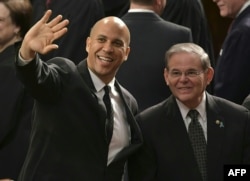 Los senadores de New Jersey Cory Booker y Bob Menendez