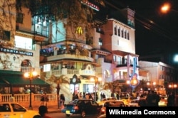 Restaurantes y boutiques en el Parque de la 93, centro neurálgico de la Zona Rosa de Bogotá