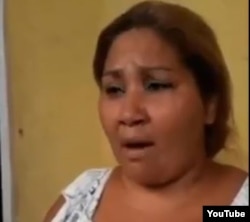 "Aquí cuando no tienes antecedentes te los buscan", dice la mujer en el video.