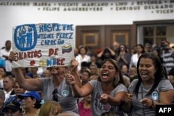 Trabajadores de la Salud apoyan a Juan Guaidó durante el encuentro con sindicalistas en Caracas.