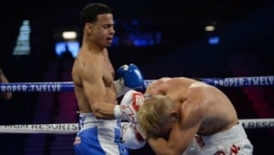 El púgil cubanoamericano Rolando Romero recibe con un gancho de derecha a Arturs Ahmetovs, durante su pelea del pasado 22 de febrero en el MGM de Las Vegas.