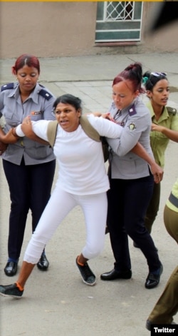 Arresto de la Dama de Blanco Martha Sánchez.