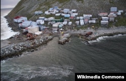 Aldea esquimal en la isla de Kruzenshtern o Diómedes Menor, perteneciente al estado norteamericano de Alaska