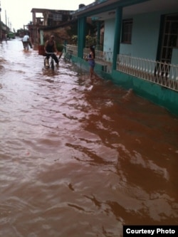 Aguas estancadas en un barrio de Guira de Melena