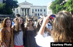 Estudiantes estadounidenses del programa Semestre en el Mar visitan la Universidad de La Habana.