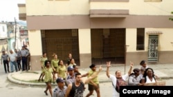 Activistas arrestados en la sede nacional de las Damas de Blanco, mayo 6 de 2018.