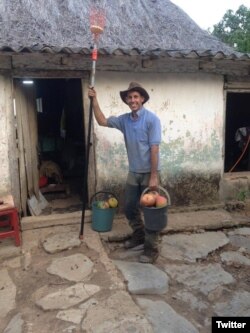 -El científico cubano Ariel Ruiz Urquiola, en su finca de Viñales.