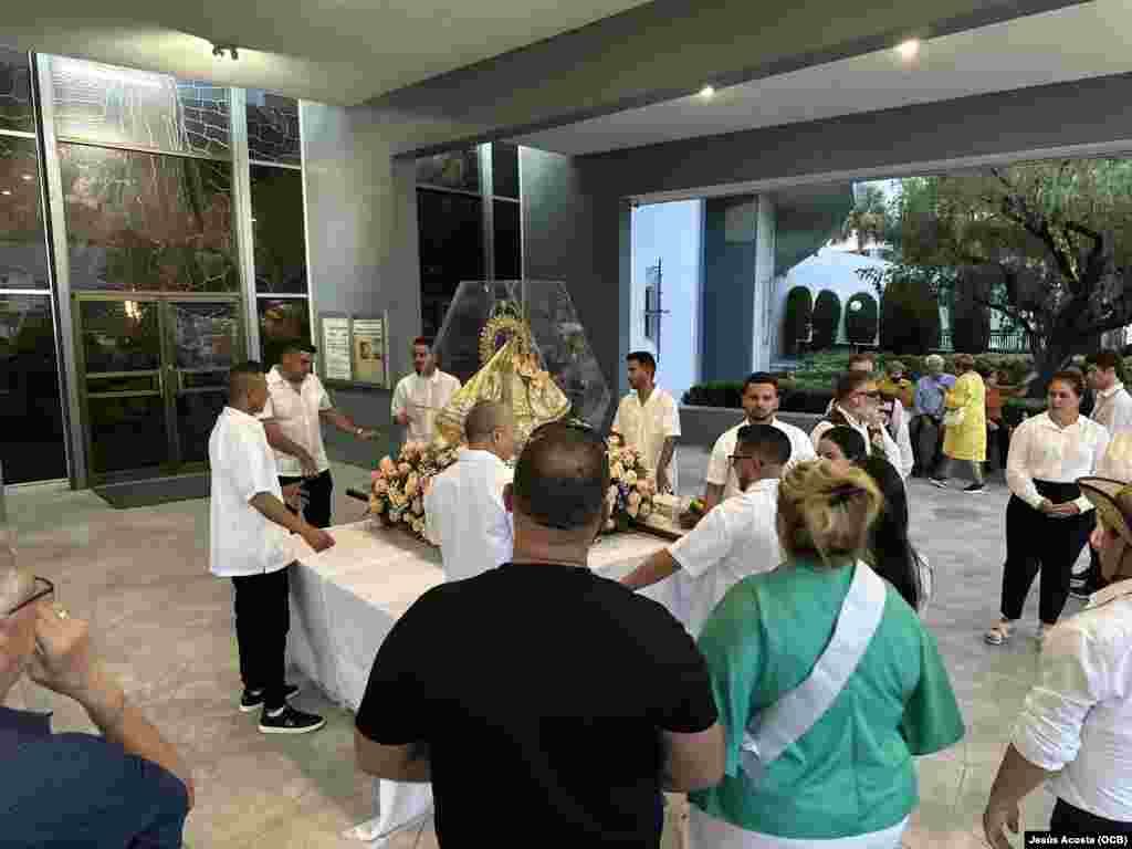 Celebración a la Virgen de la Caridad del Cobre con Misa Solemne, en el estadio Milander Park, de Hialeah. 