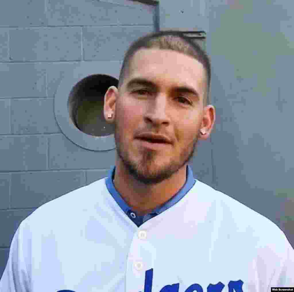 Yasmani Grandal, es el receptor de los Dodgers de Los Angeles. En la temporada 2016 bateó para .228 (89 hits en 390 turnos), con 72 carreras impulsadas, 49 anotadas y 27 jonrones. En el Spring Training 2017 ha bateado de 5-3, con 1 impulsada y 1 anotada.