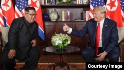 Donald Trump y Kim Jong-Un en el Hotel Capella