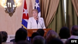 La presidenta chilena Michelle Bachelet inaugura foro empresarial en La Habana