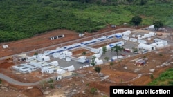 El médico cubano Félix Báez fue trasladado a este hospital construido por los británicos en Kerry Town.