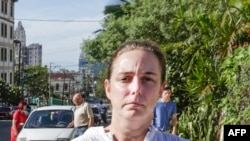 Tania Bruguera en una calle de La Habana. (Archivo)