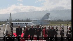 Díaz Canel a su llegada a Quito. 