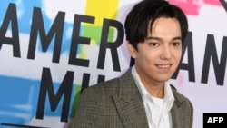 Dimash Kudaibergen durante una presentación en Estados Unidos