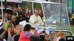 EL PAPA FRANCISCO LLEGA A ECUADOR