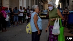 Los ancianos llevan la parte más difícil en medio de la crisis económica que vive Cuba. (Yamil Lage/AFP/Archivo)