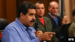 El presidente venezolano, Nicolás Maduro. EFE. La oposición busca un referendo revocatorio, una enmienda constitucional para reducir a cuatro años el mandato presidencial, una Asamblea Constituyente, la declaratoria de abandono del cargo por incumplimiento de funciones e incluso la renuncia de Maduro