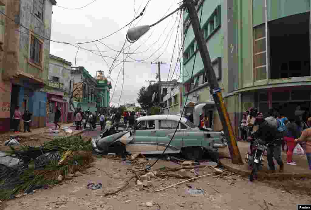 Imágenes de la destrucción causada por el paso de un tornado en La Habana el 28 de enero.