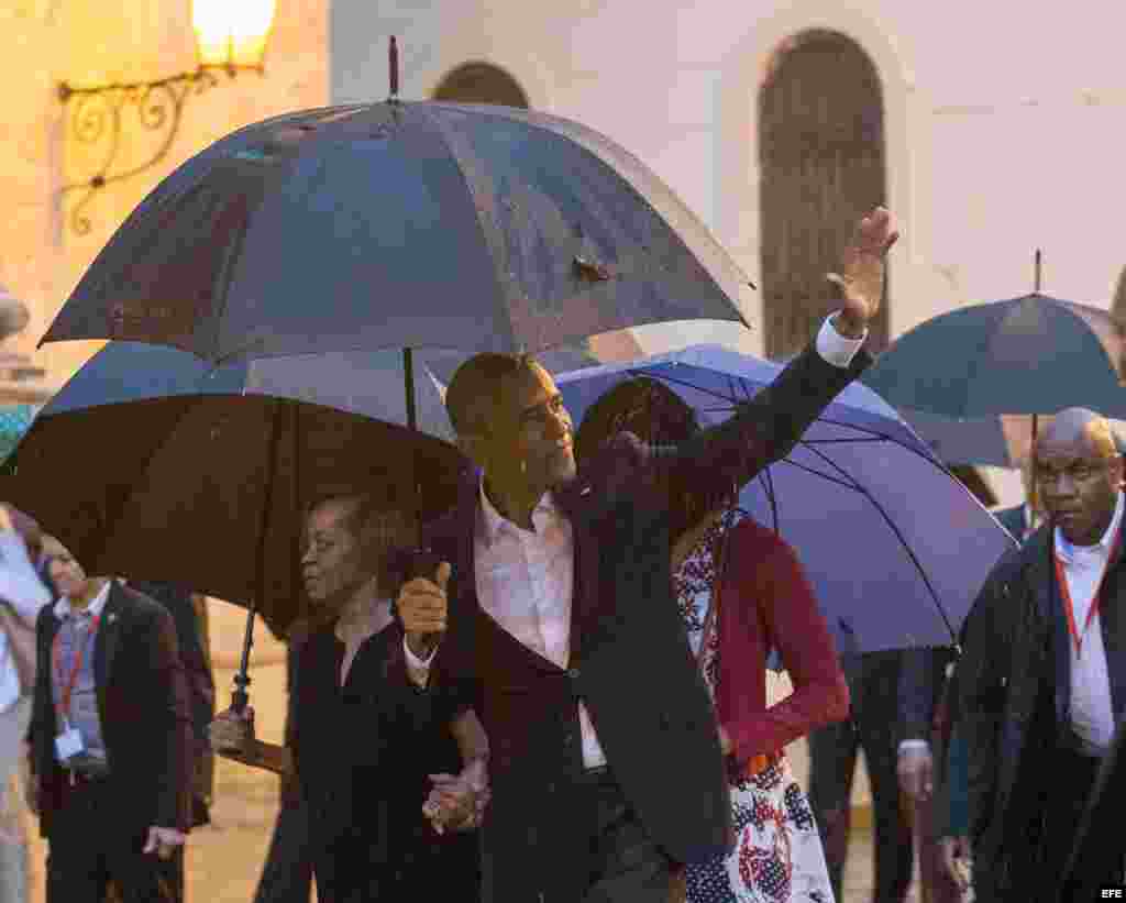 Obama junto a su esposa Michelle y sus hijas Sasha y Malia, visitaron La Habana Vieja, el centro histórico de la capital de Cuba.