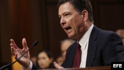 El exdirector del FBI James Comey testifica ante el Comité de Inteligencia del Senado de EEUU.