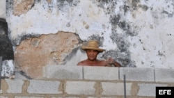 obrero del sector de la construcción en La Habana.