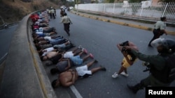 La Policía detuvo a varias personas por los saqueos en Caracas.