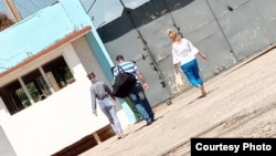 Entrada de la prisión de mujeres Granja 5, en Camagüey. Foto Cortesía de La Hora de Cuba.