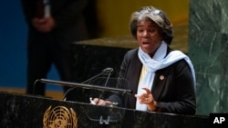 La embajadora de EEUU ante ONU, Linda Thomas-Greenfield, habla durante una reunión de emergencia de la Asamblea General, este miércoles. (AP Photo/Seth Wenig)