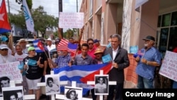 Movimiento Democracia se concentra en La Pequeña Habana.