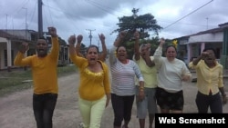 Activistas en la campaña "Pa' la Calle". (Foto tomada de Facebook/Yoel Bravo López)