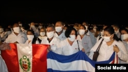 Médicos cubanos en Perú.