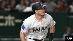 J.T. El 10 de noviembre de 2018, el Realmuto de los Marlins de Miami conectó un jonrón de tres carreras durante la octava entrada del segundo juego de béisbol de exhibición entre el equipo All Star de las Grandes Ligas de los Estados Unidos y la selección