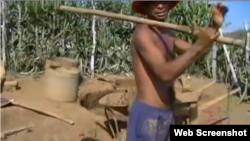 Reporta Cuba. Alfareros en Sierra Maestra.