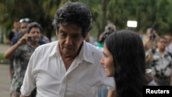 Foto Archivo. Reinaldo Escobar y su esposa Yoani Sánchez. REUTERS/Desmond Boylan