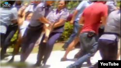 Reporta Cuba. Imágenes de la violencia policial en Cuba (3 de mayo, 2015).