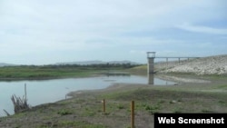 La ausencia de lluvias mantiene en niveles críticos el agua en los embalses.