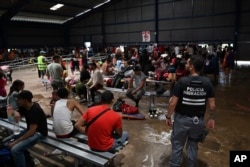 Migrantes de Venezuela viajan hacia el norte, a Nicaragua y, con suerte, a la frontera México-Estados Unidos, el lunes 16 de octubre de 2023. (AP Photo/Carlos Gonzalez, Archivo)